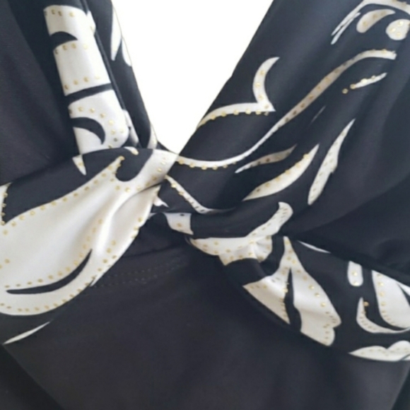 Vintage Inches Away Contrast Print One Piece Swimsuit - Picture 9 of 16